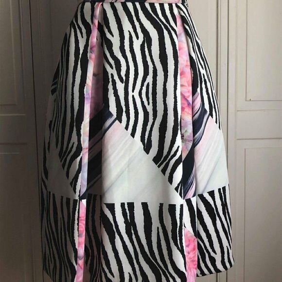 Zebra Skirt, Size Small (Approx. Size 6) - Picture 3 of 5